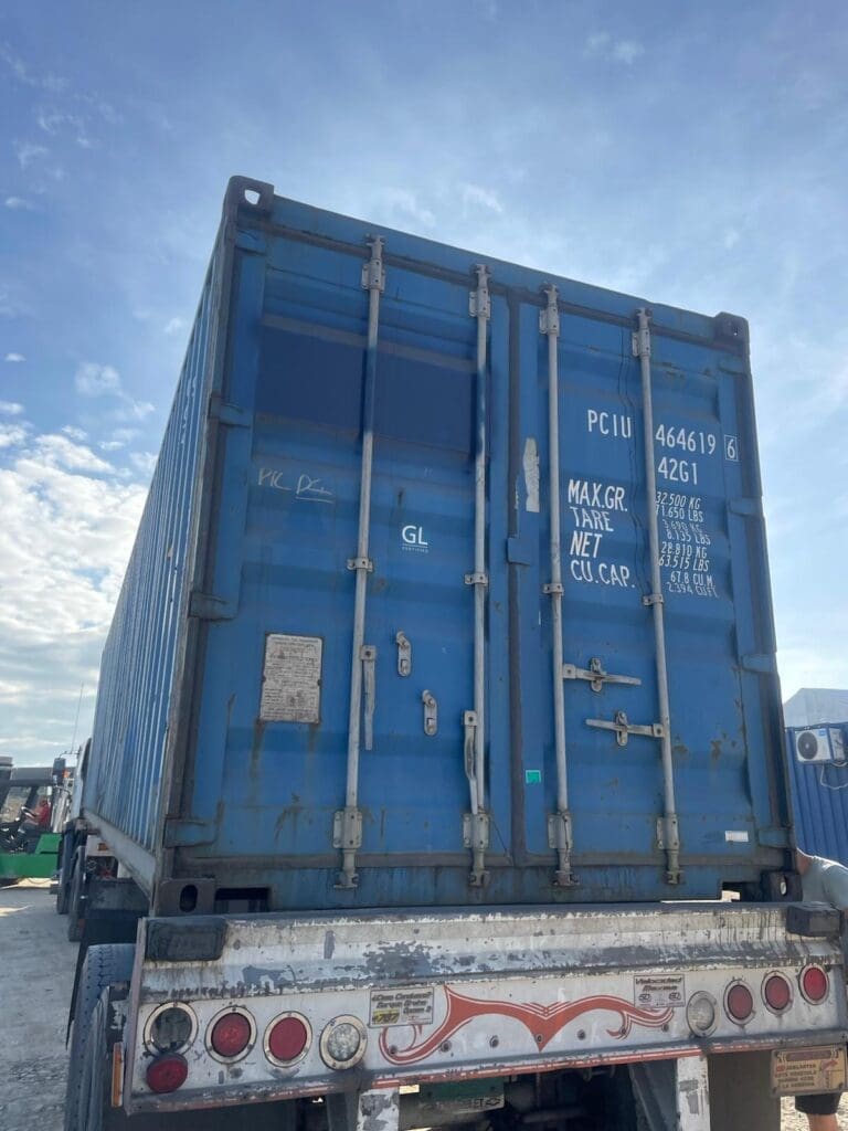 12m de largo , 2.43 ancho y 2.60 de alto